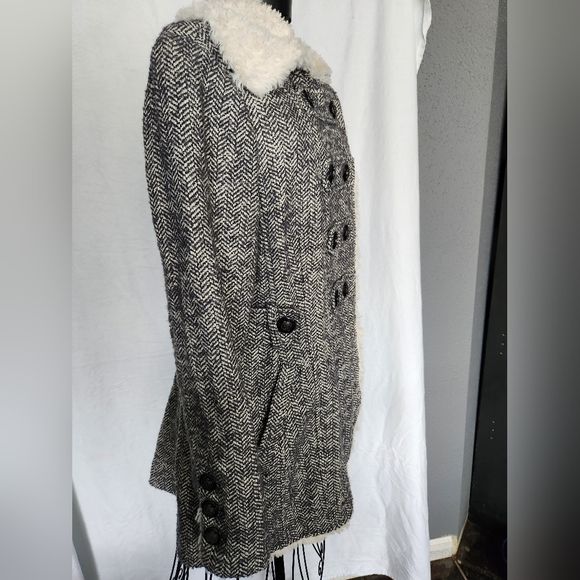 GUESS Coat - Picture 7 of 7